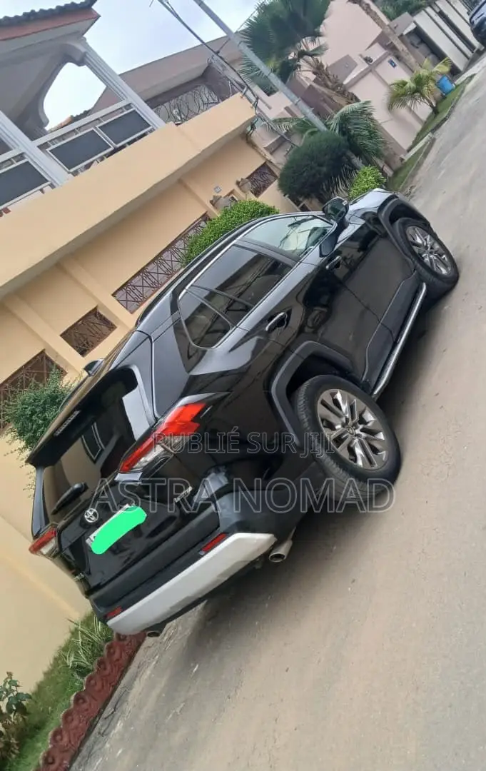 Toyota RAV4 2021 Noir