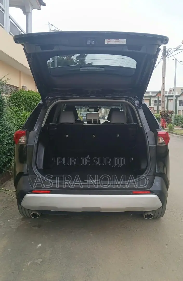 Toyota RAV4 2021 Noir