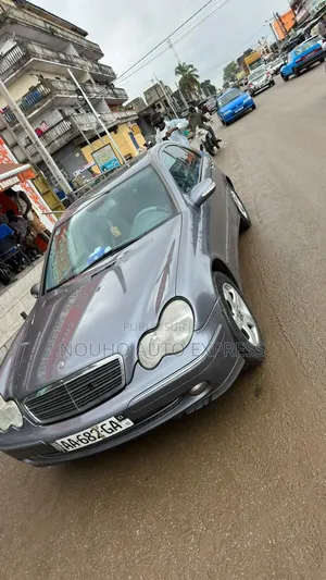 Mercedes-Benz C200 2004 Gris