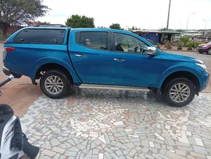 Mitsubishi L200 2022 Bleu