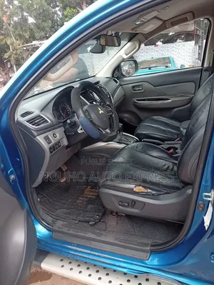 Mitsubishi L200 2022 Bleu