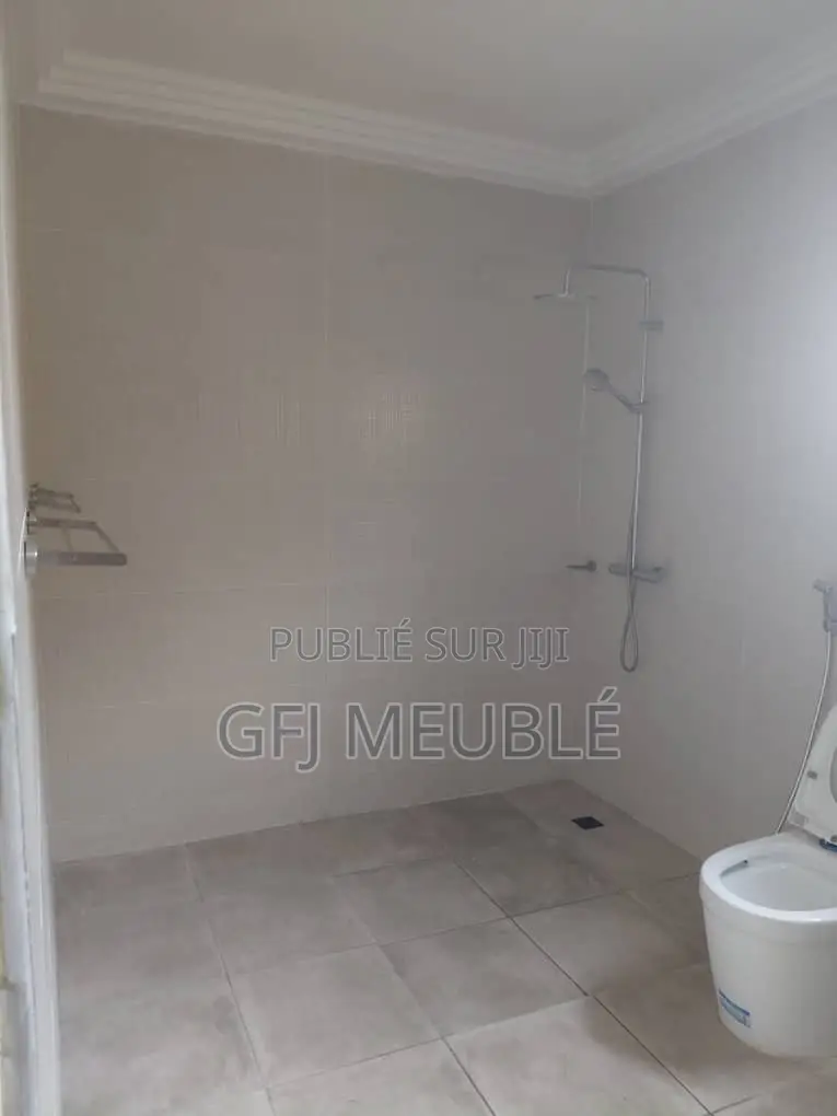 6chbre Duplex dans Cocody à Louer