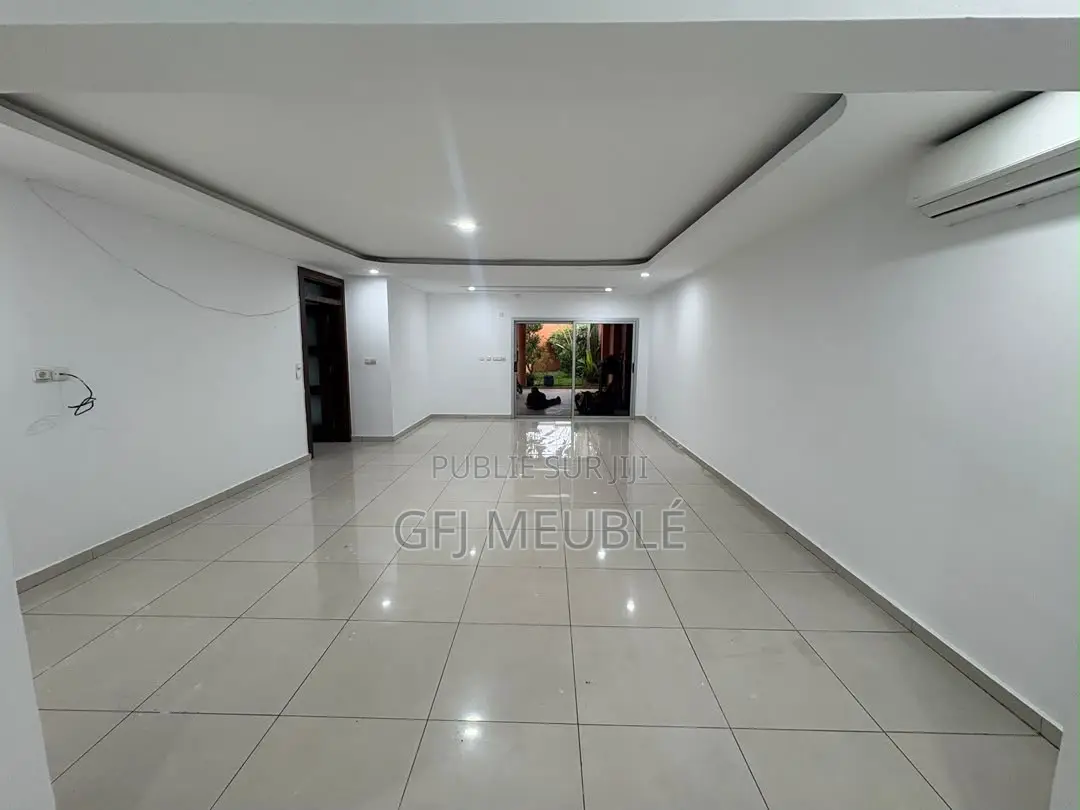 6chbre Duplex dans Cocody à Louer