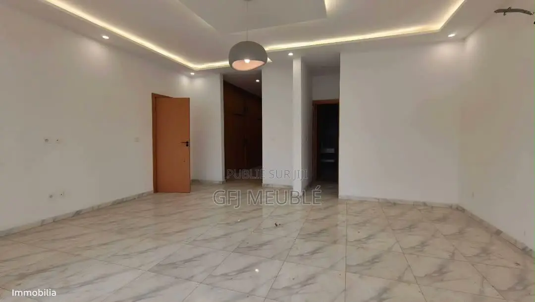 6chbre Duplex dans Cocody à Vendre