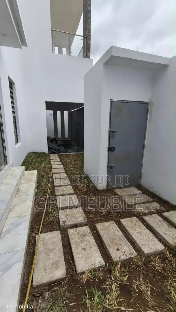 6chbre Duplex dans Cocody à Vendre