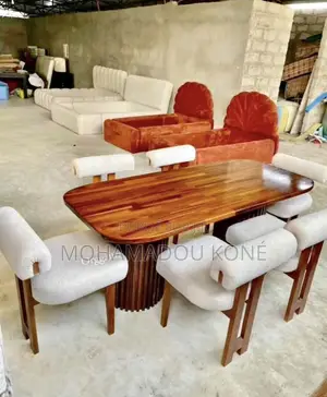 Table À Manger en Bois Très Bonne Qualité