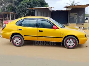 Toyota Corolla 2002 Doré