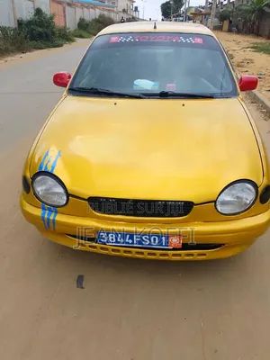 Toyota Corolla 2002 Doré