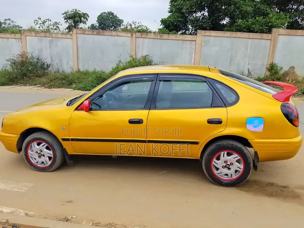 Toyota Corolla 2002 Doré