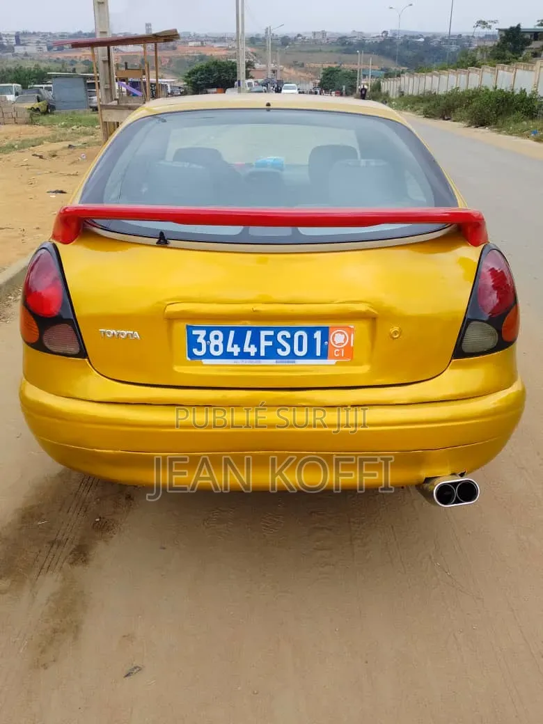 Toyota Corolla 2002 Doré