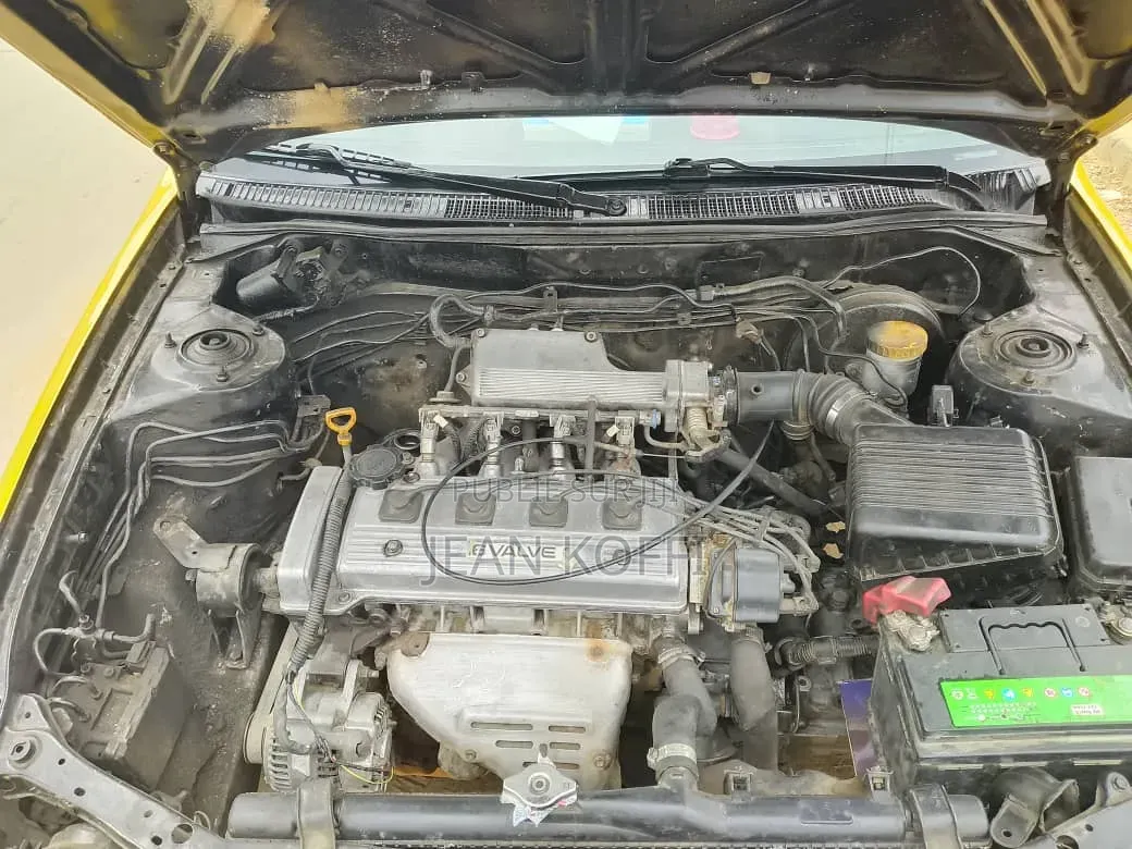 Toyota Corolla 2002 Doré