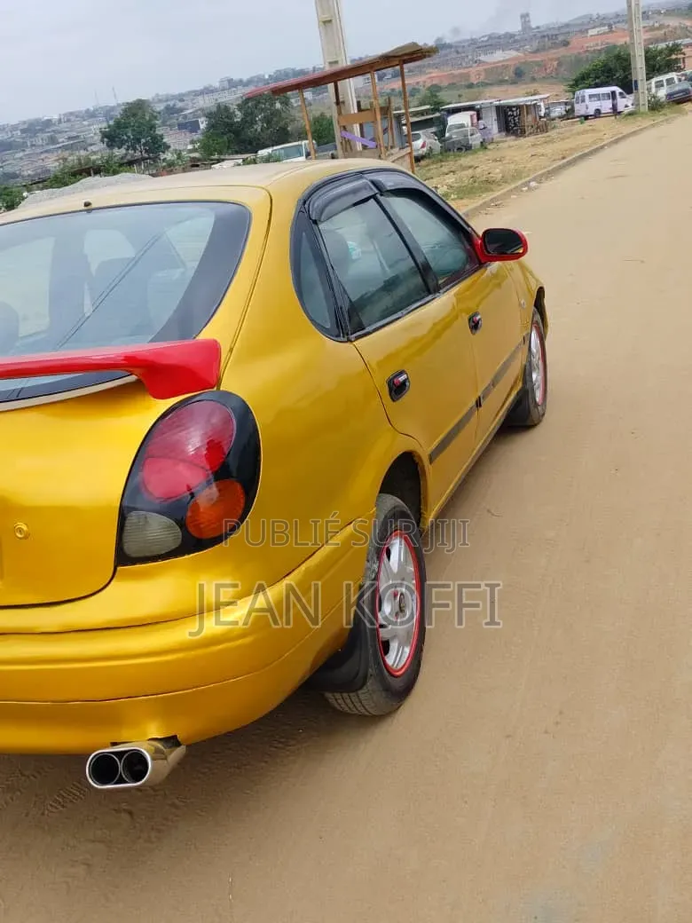 Toyota Corolla 2002 Doré