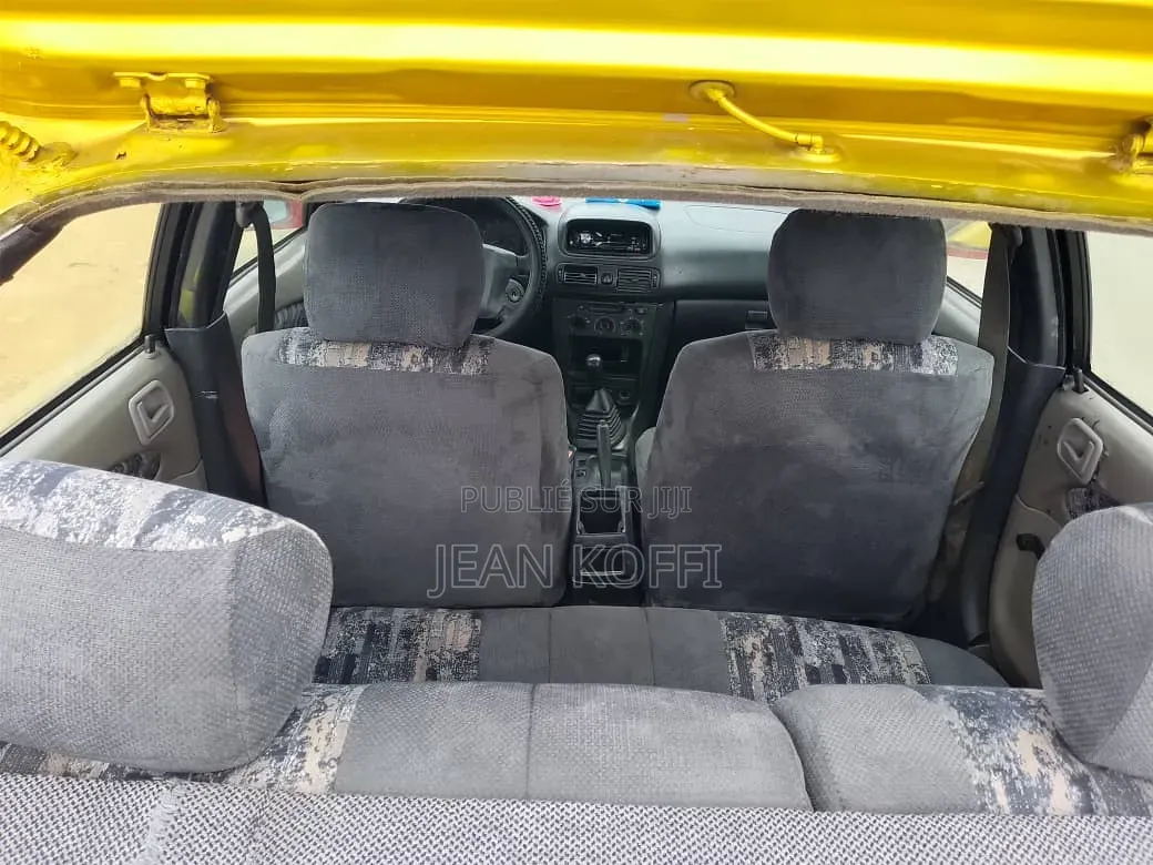 Toyota Corolla 2002 Doré