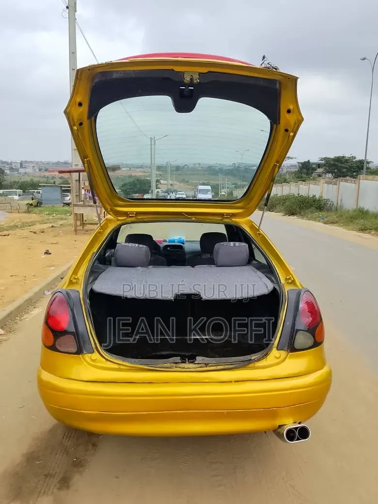 Toyota Corolla 2002 Doré