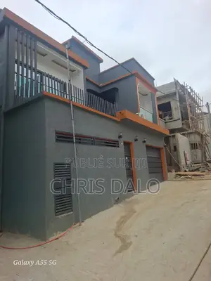 3chbre Duplex dans Beni, Cocody à Louer