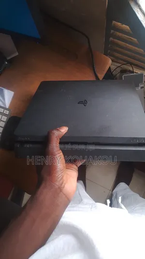 Play Station 4
