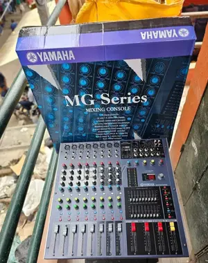 Tableau De Mixage Yamaha MG8