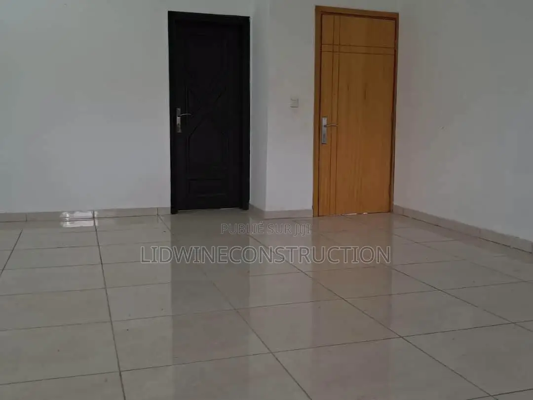 6chbre Duplex dans Bingerville à Louer