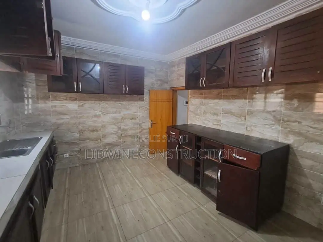 6chbre Duplex dans Bingerville à Louer
