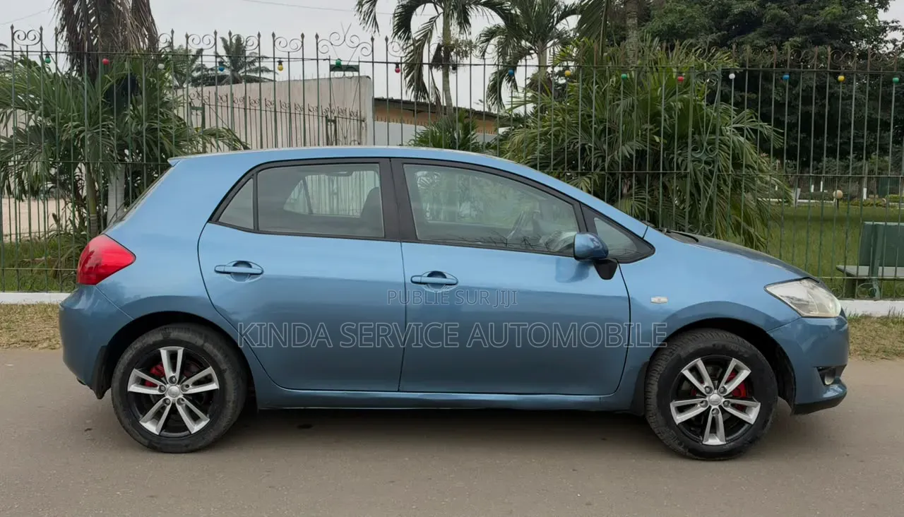 Toyota Auris 2017 Bleu