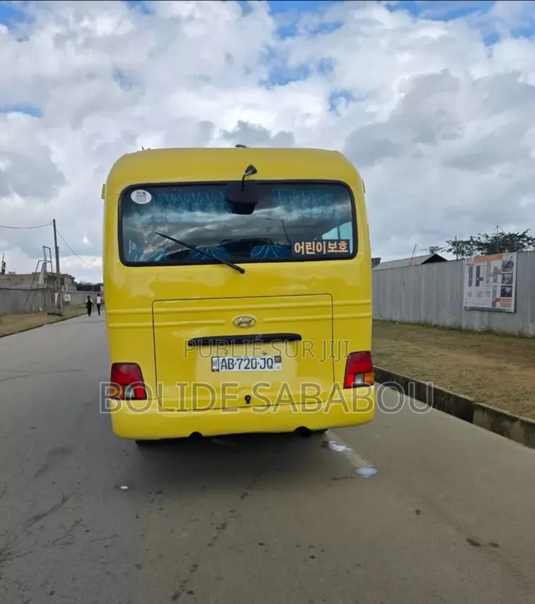 Hyundai County 2020 Jaune