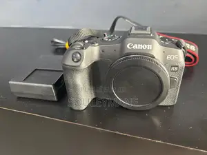 Canon Eos R8