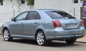 Toyota Avensis 2011 Bleu