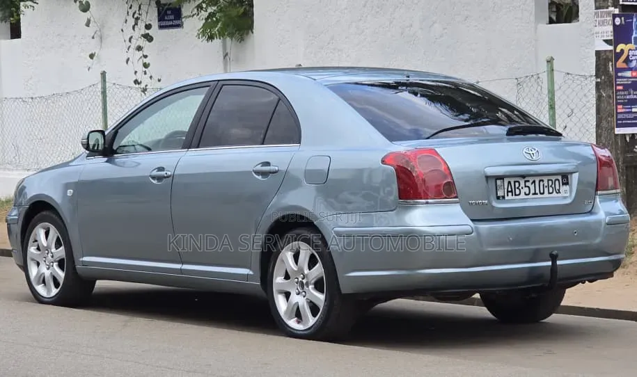 Toyota Avensis 2011 Bleu