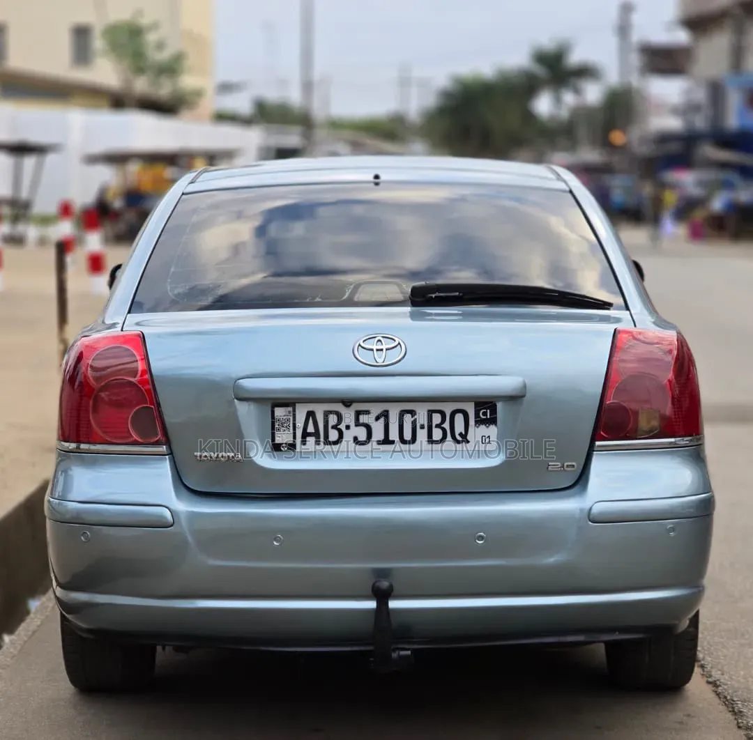 Toyota Avensis 2011 Bleu