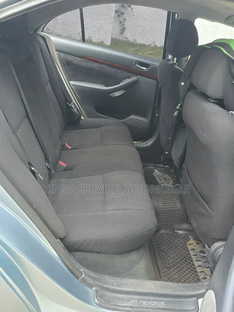 Toyota Avensis 2011 Bleu