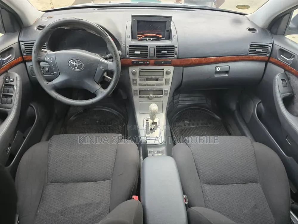 Toyota Avensis 2011 Bleu