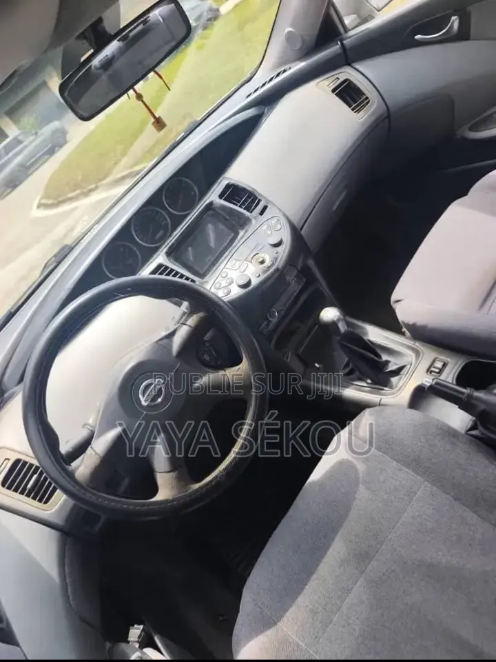 Nouveau Nissan Primera 2025 Blanc cassé