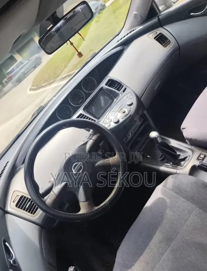 Nouveau Nissan Primera 2025 Blanc cassé