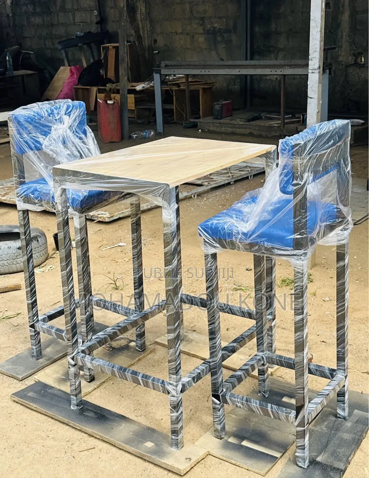Table Chaise Disponible