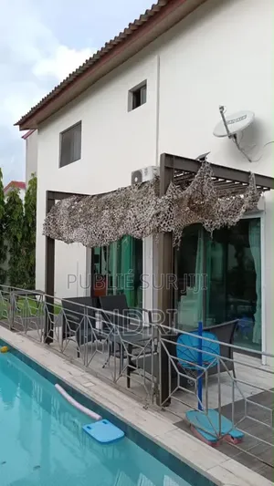 4chbre Villa dans Avi Immo, Cocody à Vendre