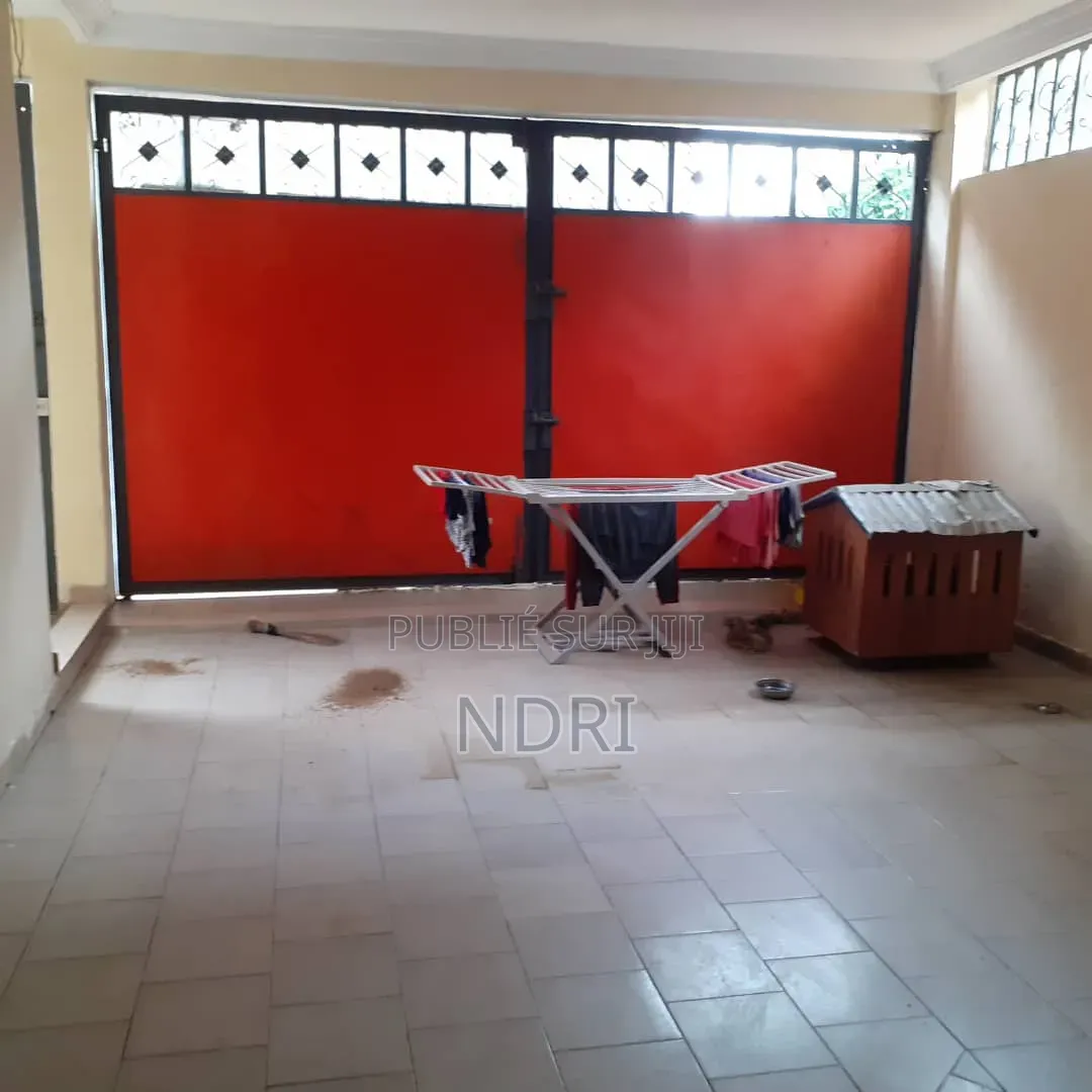 4chbre Villa dans Avi Immo, Cocody à Vendre