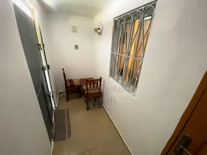 6chbre Villa dans Avi Imo, Cocody à Vendre