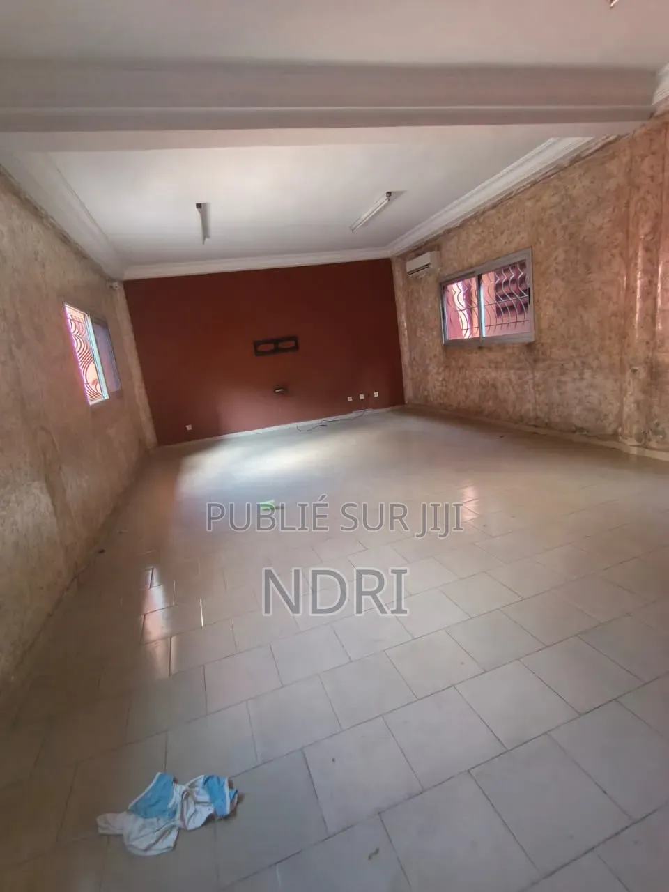 8chbre Villa dans Avi Immo, Cocody à Vendre