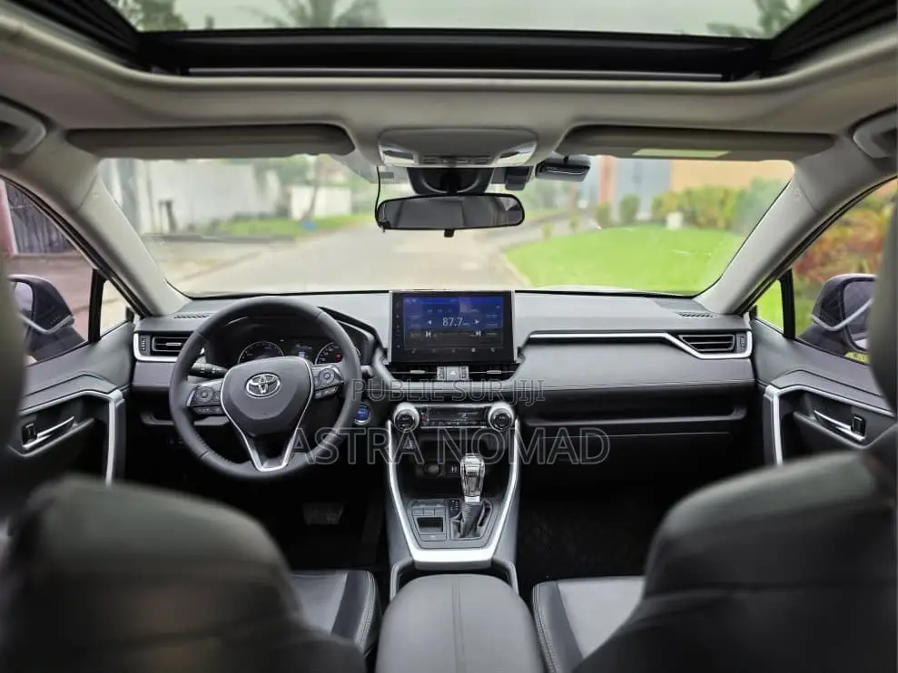 Nouveau Toyota RAV4 2026 Gris