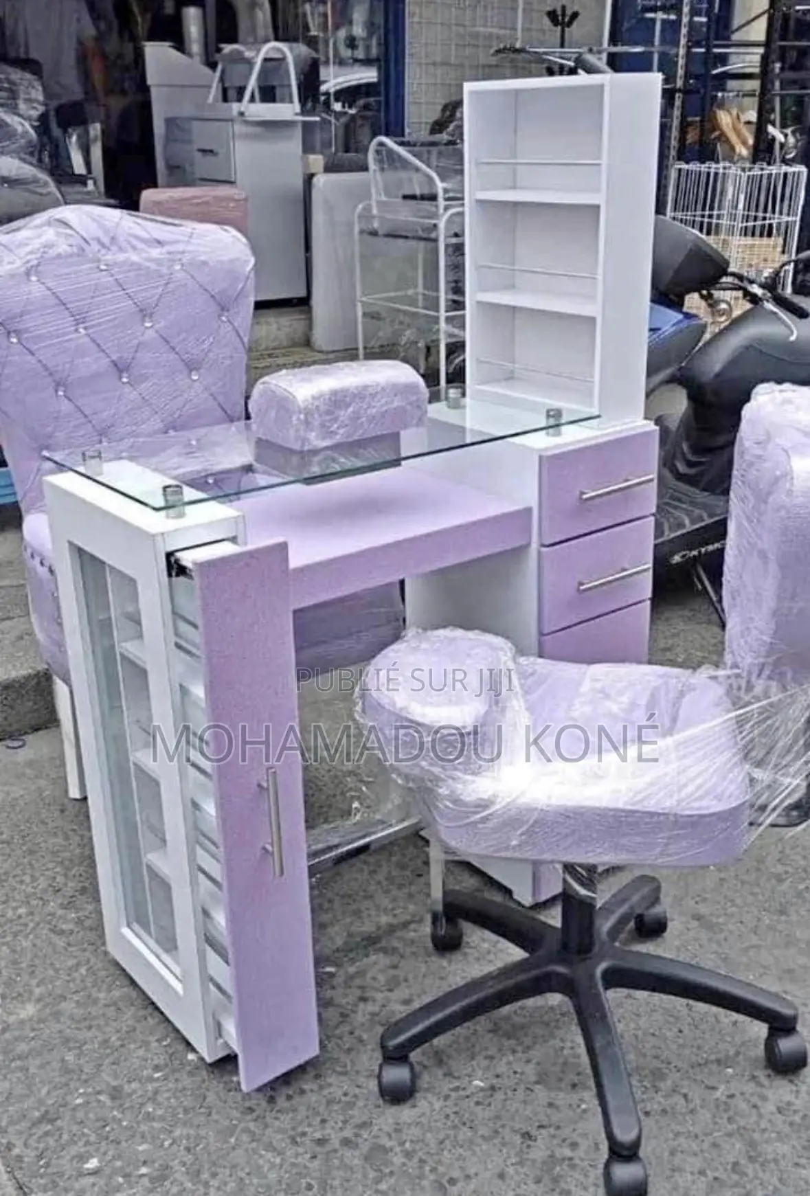 Coiffeuse Elegante Disponible