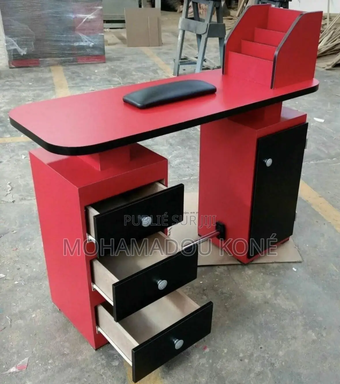 Coiffeuse Elegante Disponible