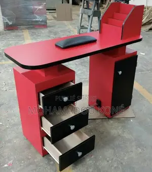 Coiffeuse Elegante Disponible