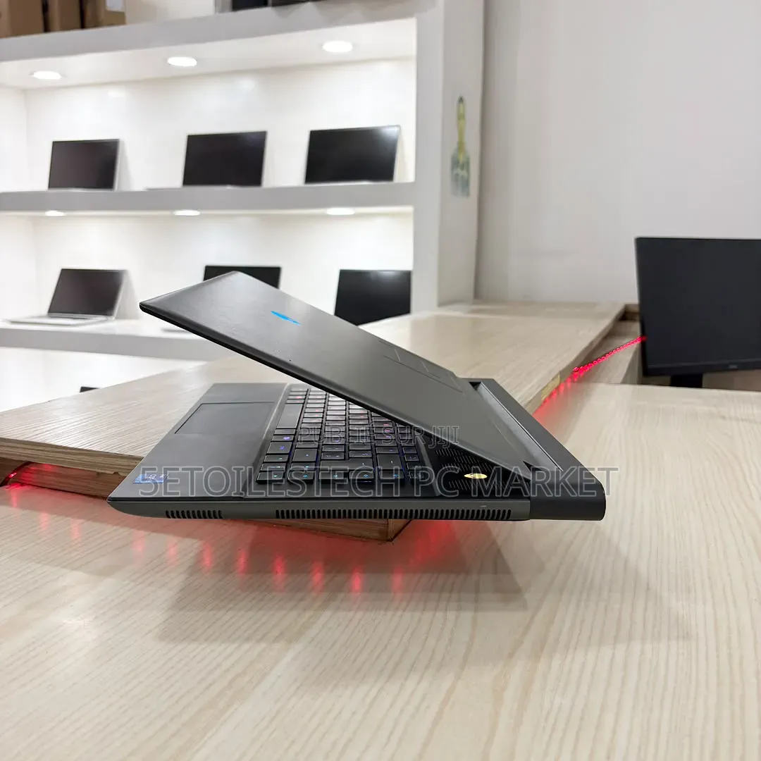 Nouveau Alienware M16 R1 16GB Intel Core i7 SSD 512GB