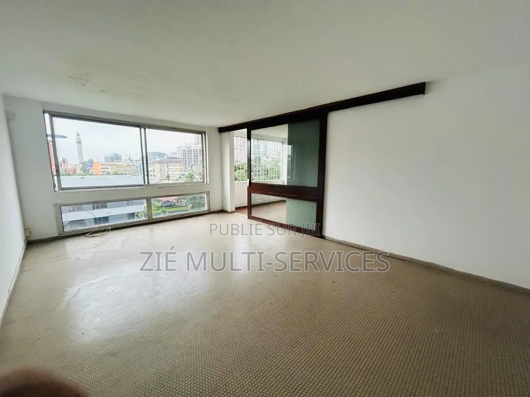 Meublé 6chbre Duplex dans Zié Multi-Services, Marcory à Vendre