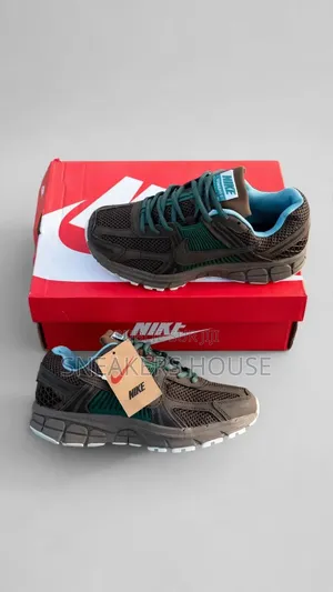 Nike Vomero 5