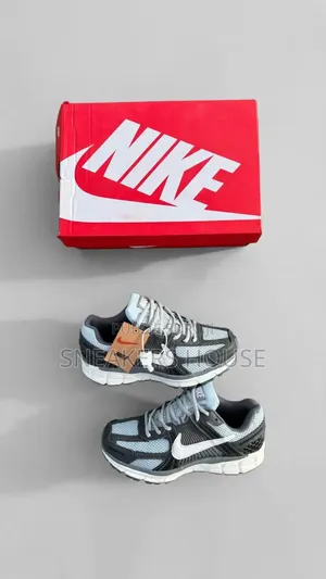 Nike Vomero 5