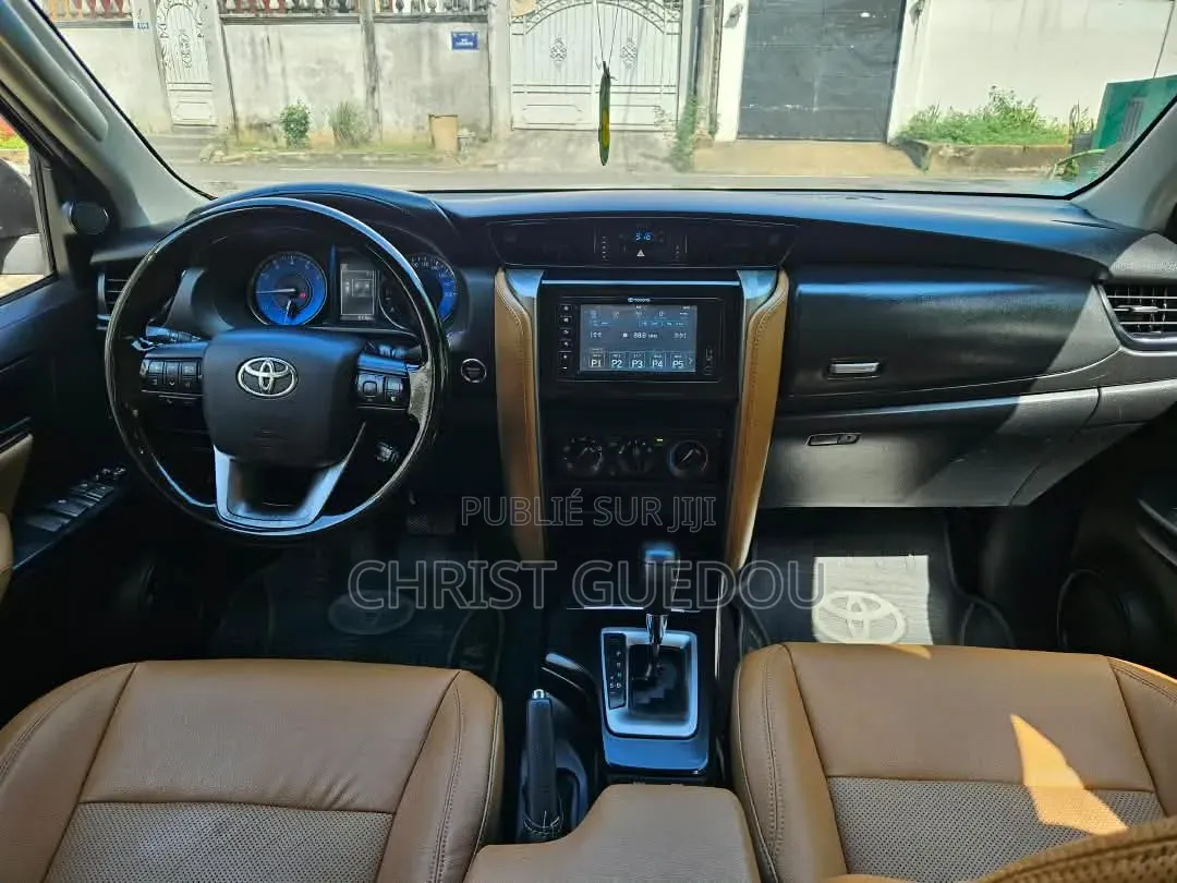 Toyota Fortuner 2022 Noir