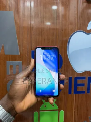 Apple iPhone 11 64 GB Rouge