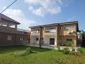 5chbre Duplex dans Massa Immobilier, Cocody à Vendre