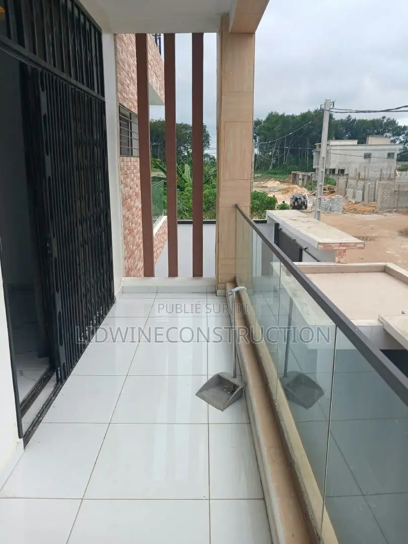 5chbre Duplex dans Bingerville à Vendre